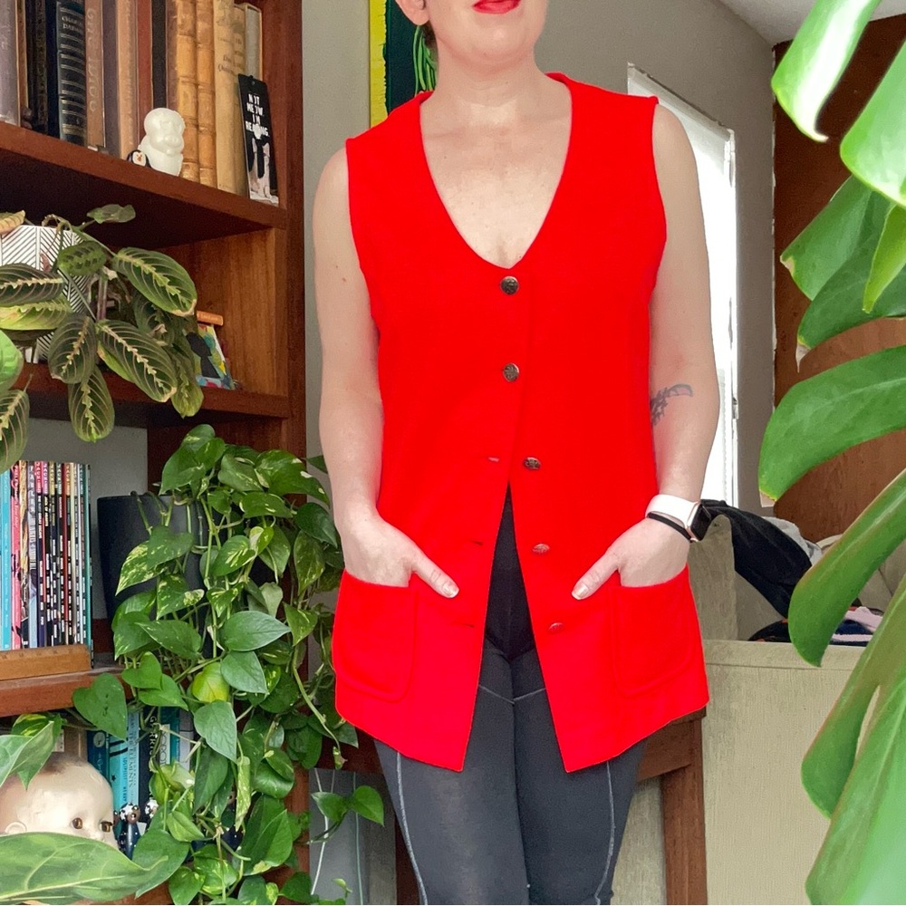 Vintage red double pocket sleeveless vest Fire Islander